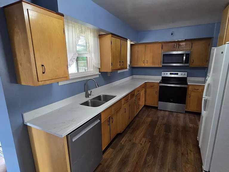 Rear — Photo 2