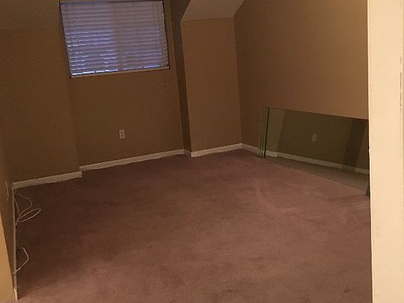 3rd image of 52 Meadow Ln