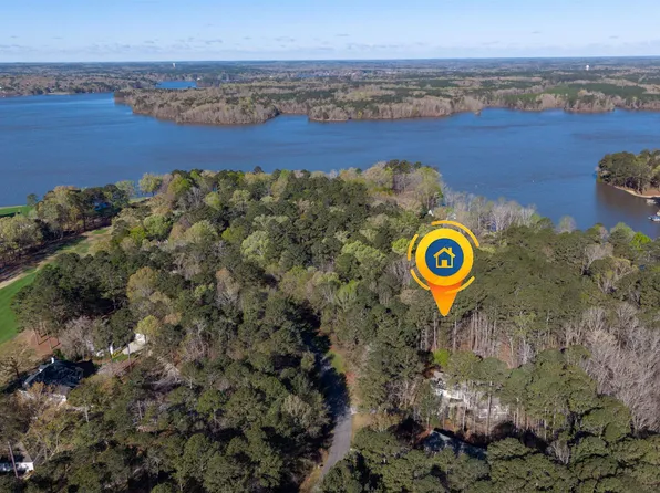 1760 Snug Harbor Dr #9, Greensboro, GA 30642