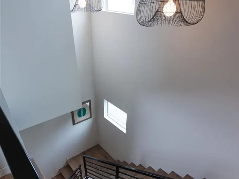 1531 Harmon St — Photo 5