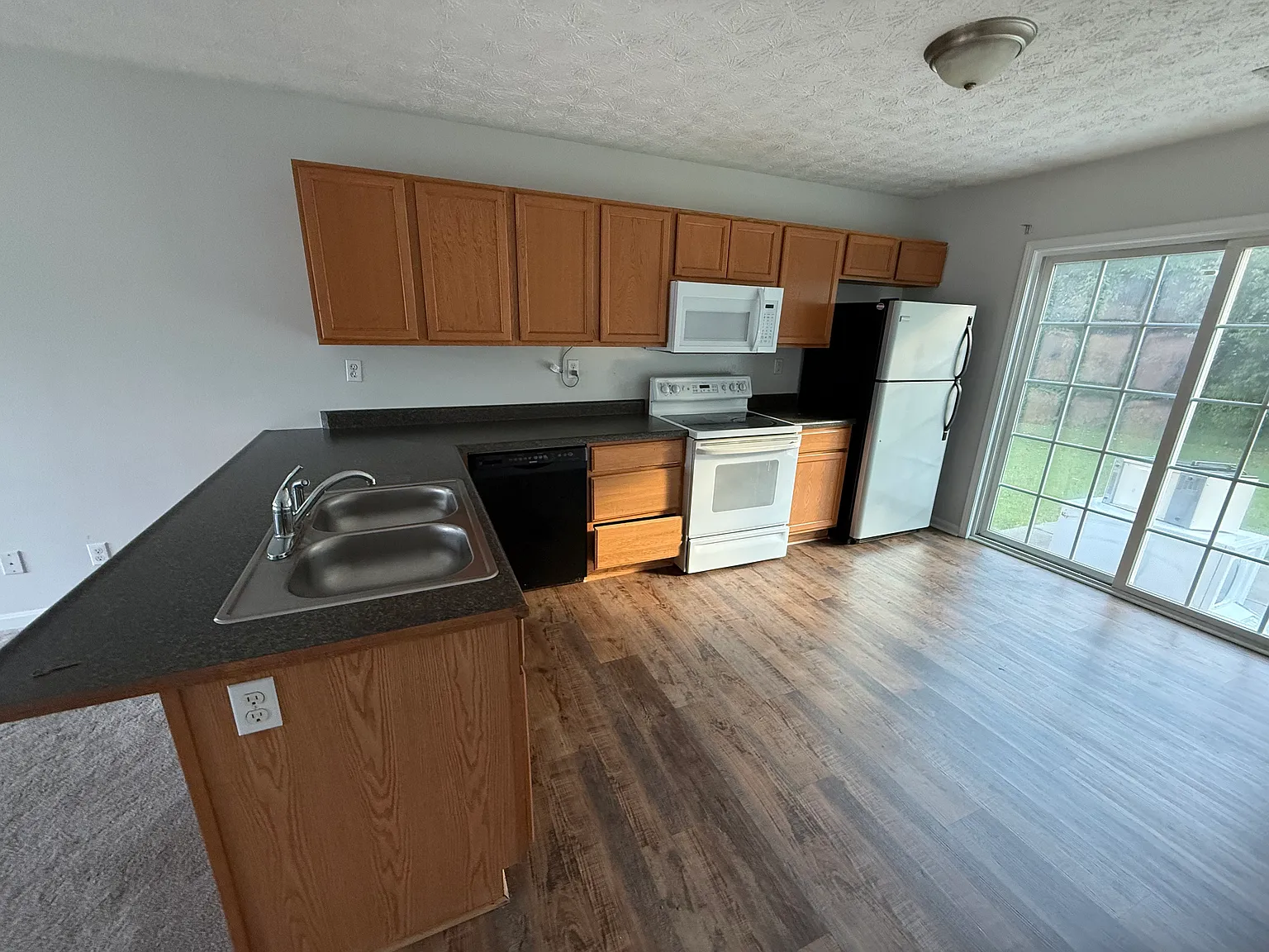 3 bed, 1125 sqft, $1,650 — Photo 4