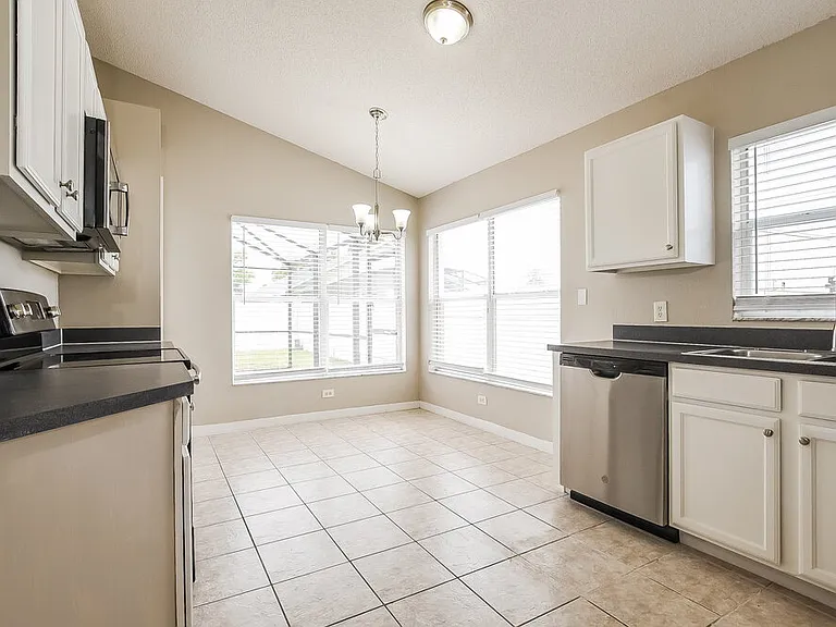 4616 Falcon Ave — Photo 8