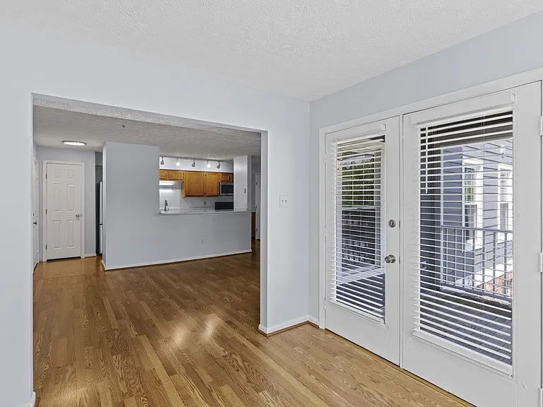 815 Deering Rd — Photo 10