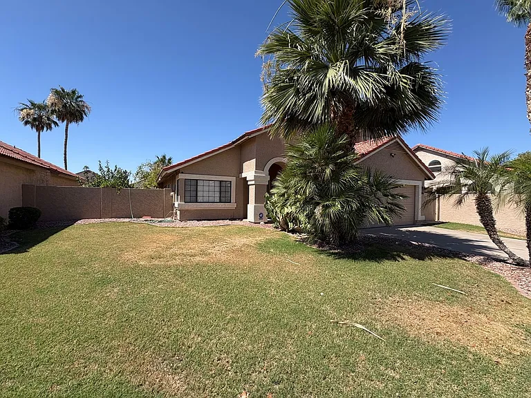 7035 W Morrow Dr — Photo 2
