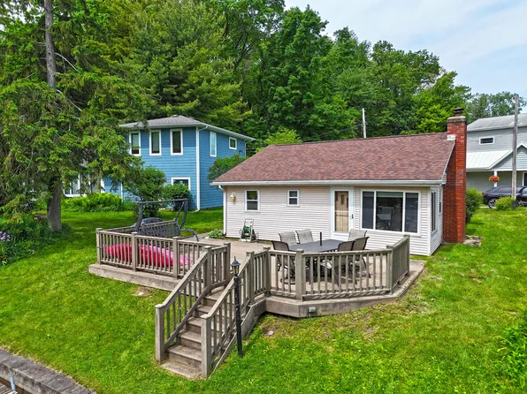 50705 W Bay Rd, Dowagiac, MI 49047