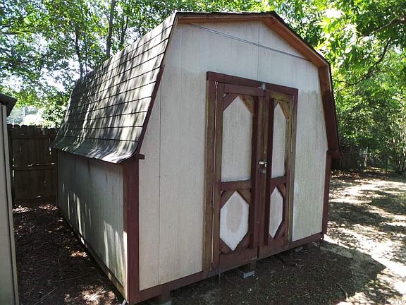3rd image of 4685 Geneva Dr
