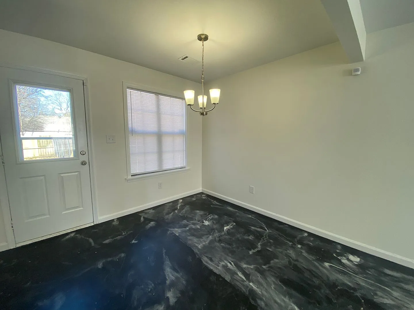 Remodeled 3bed/2bath Home with fenced yard — Photo 3