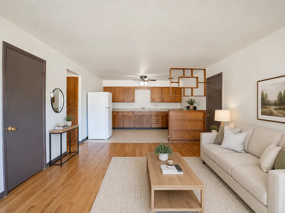 2113 Lake Point Dr