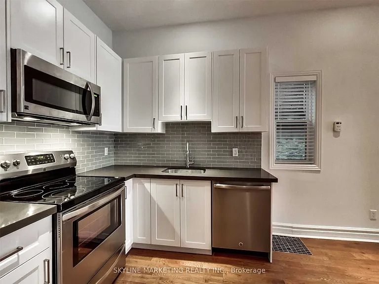 809 Dovercourt Rd #UPPER — Photo 10