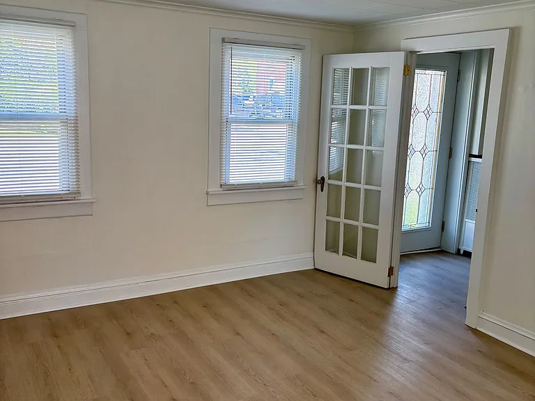 315 Laurel St — Photo 6