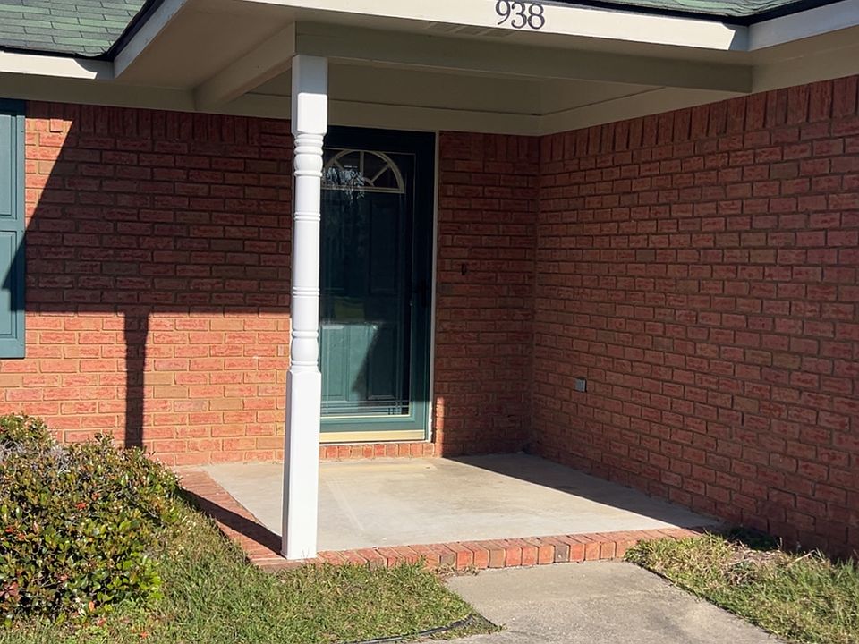 2nd image of 938 Ruth Dr