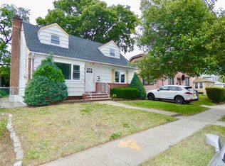 142-34 248th St, Rosedale, NY 11422