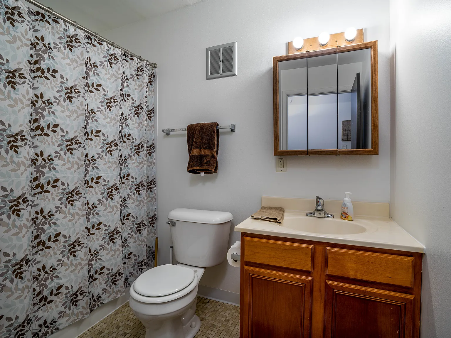 1 bed, 1000 sqft, $895 — Photo 3