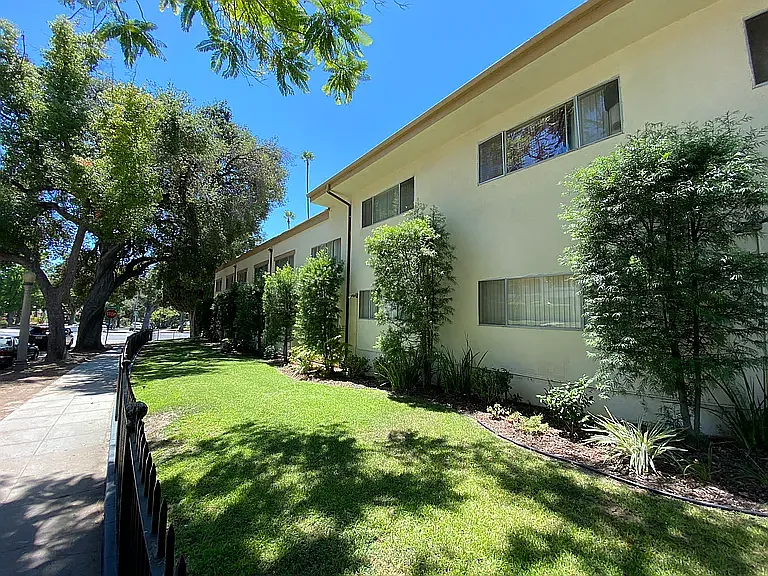 Green Acres — Photo 31