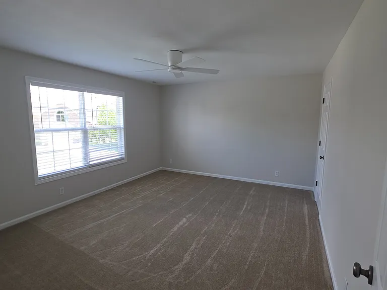 1186 Castlewood Dr — Photo 7