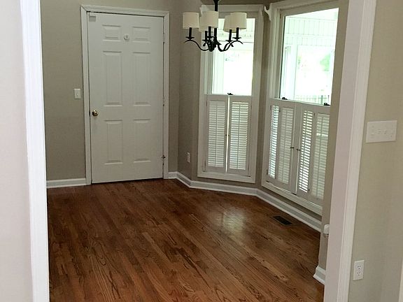 5th image of 144 Clarington Park Dr