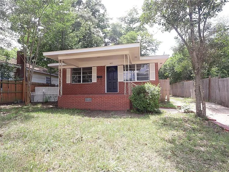 615 S Jefferson St SE — Photo 1