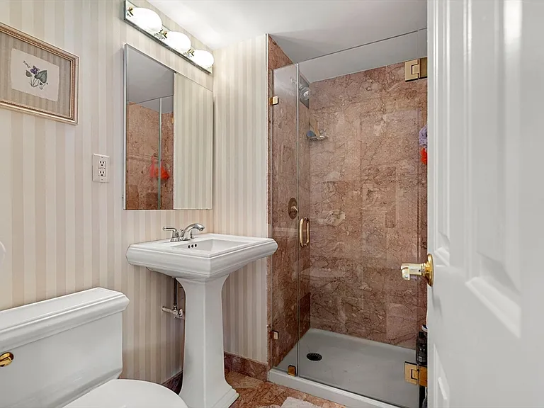 2 Hawthorne Pl #17M — Photo 15