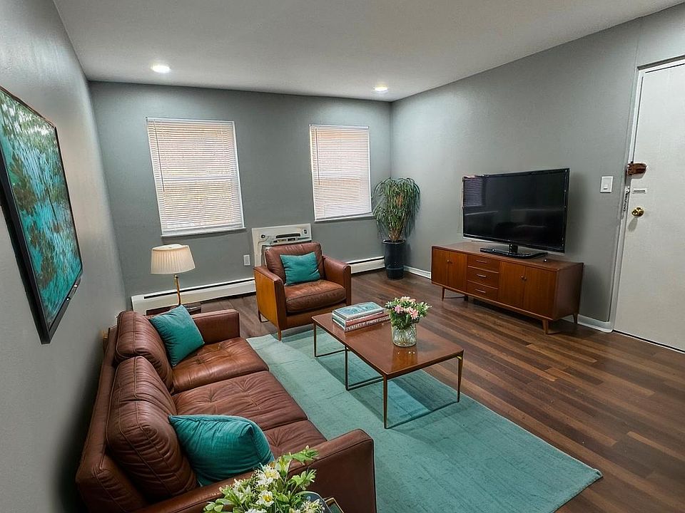 1st image of 979 Parkside Pl #B9
