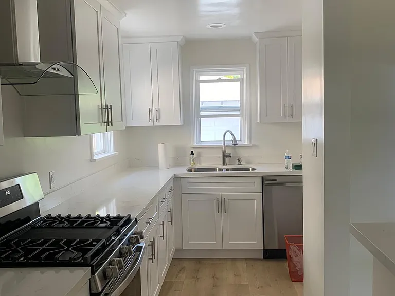 4442 Tobias Ave — Photo 9