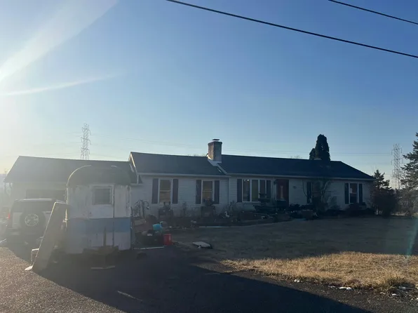 7825 Corning Rd, Zionsville, PA 18092