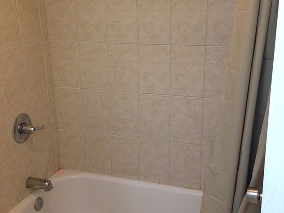 3rd image of 16750 NE 10th Ave APT 305