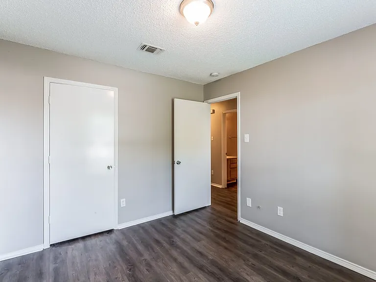 1433 Spicewood Dr — Photo 14