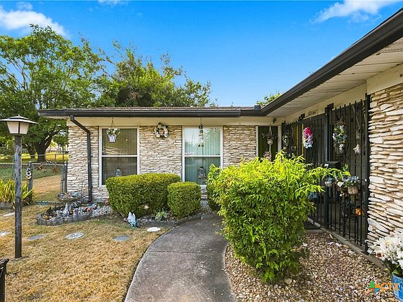 3rd image of 1216 Chippendale Dr