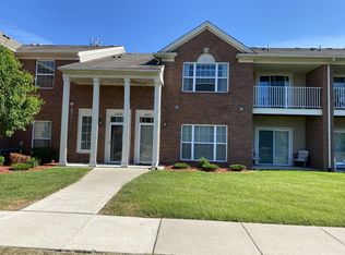 28220 S Pointe Ln, New Baltimore, MI 48051