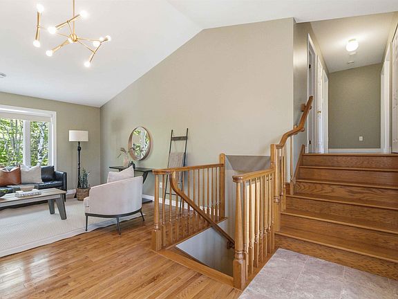 5th image of 155 Grinstead Ln