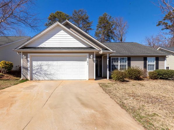 151 Stockbridge Dr, Spartanburg, SC 29301