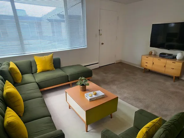 5217 University Way NE #308, Seattle, WA 98105