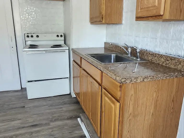 6 S Maple St #C — Photo 8