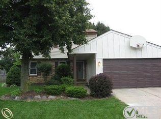 1650 Brentwood Dr, Wixom, MI 48393