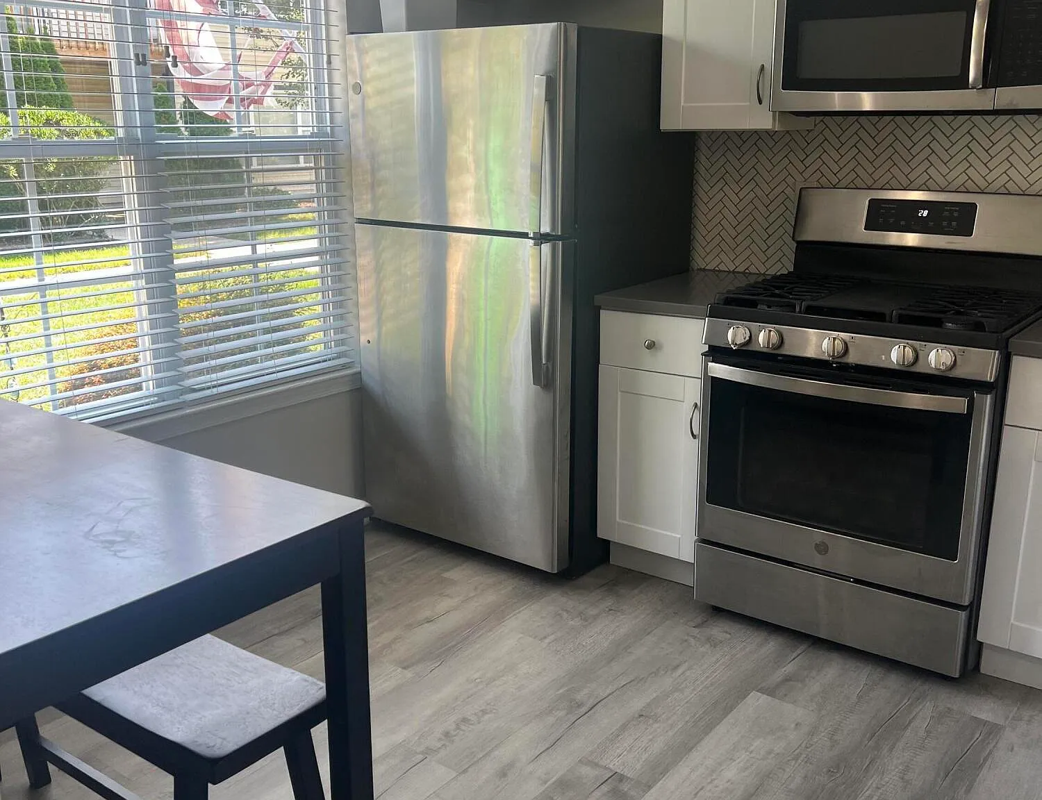 2 bed, 1.5 bath, 1260 sqft, $2,600 — Photo 3