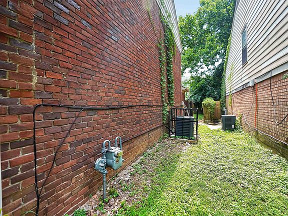 4th image of 3700 Hyacinth Dr