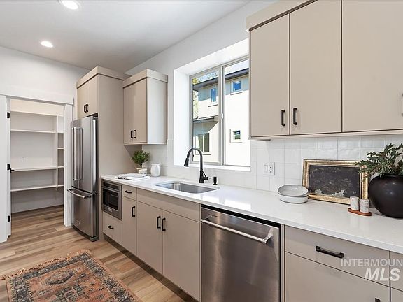 5th image of 1663 W Burlison Ln