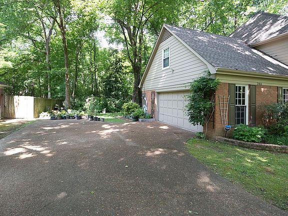 3rd image of 2455 Howard Rd