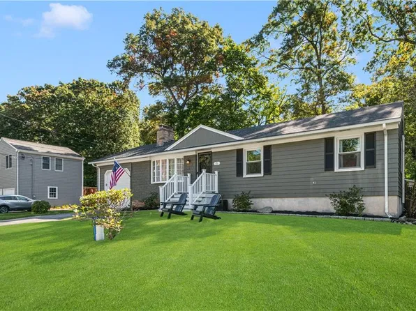 15 Charles St, Barrington, RI 02806