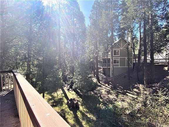 5th image of 385 Birchwood Dr