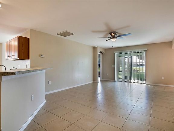 4th image of 363 Shadow Lakes Dr