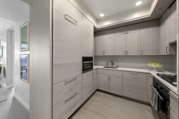 Sold by SERHANT. | media 3