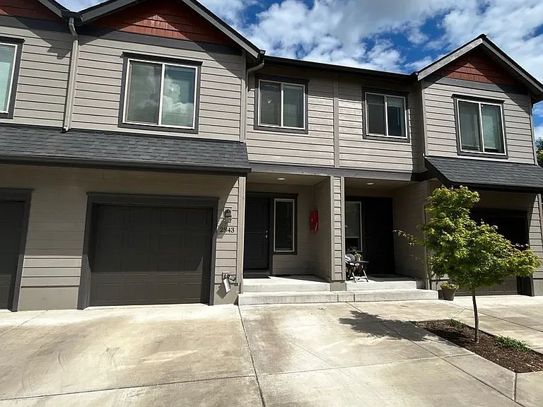 2843 Raleigh Ct SE — Photo 2