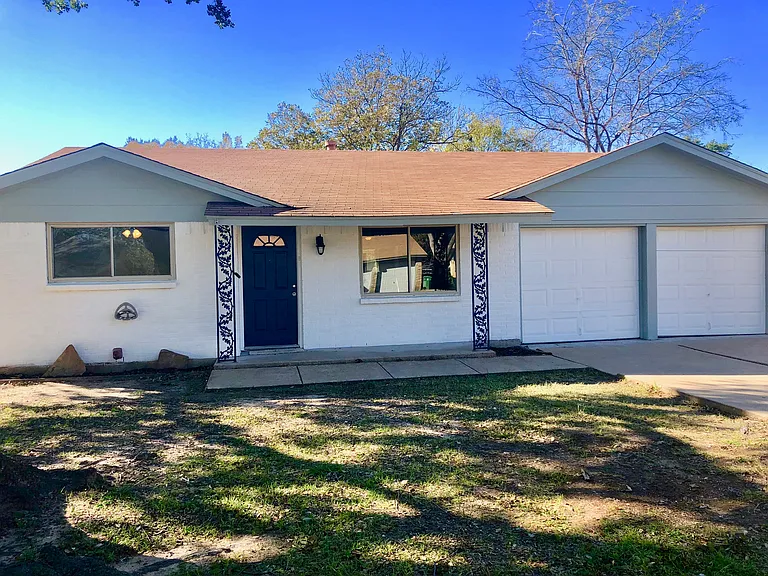913 Russell Ln — Photo 1