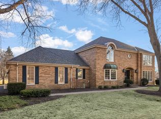 28W211 Cantigny Dr, Winfield, IL 60190