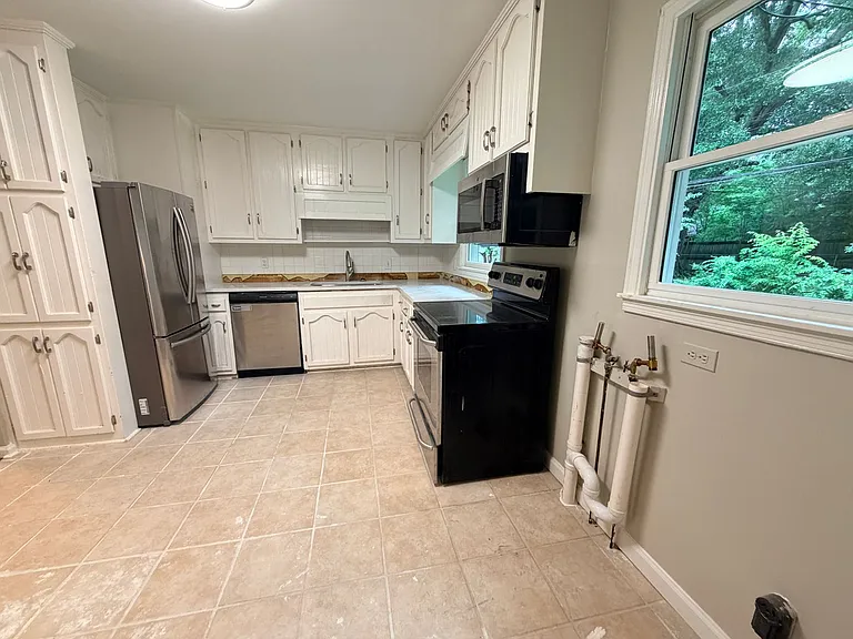 621 Greenhill Dr — Photo 5