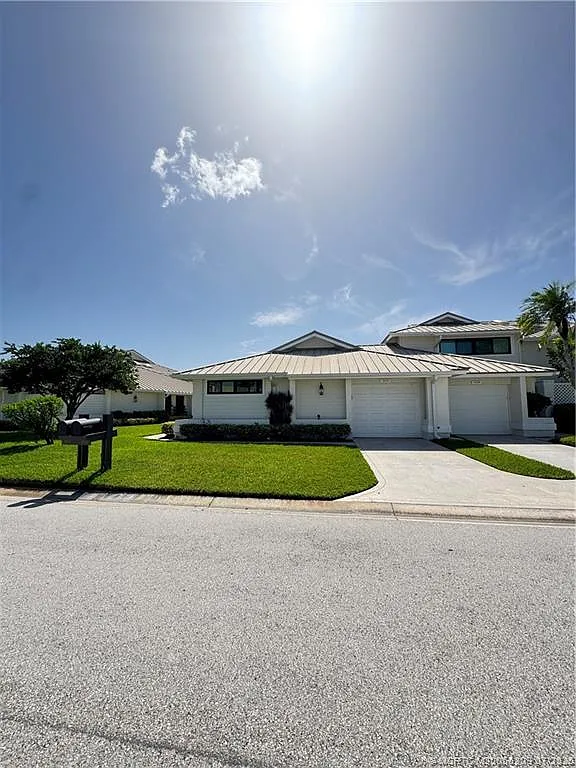2 bed, 2.0 bath, 1598 sqft, $4,500 — Photo 3