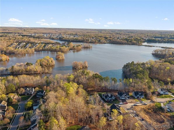 15555 Fox Cove Cir, Moseley, VA 23120