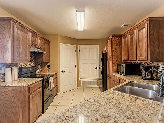 5th image of 1227 Elm Ave