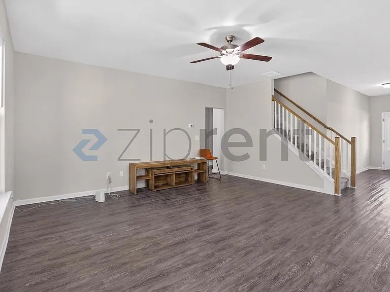 1360 NE Slaton Manor Dr — Photo 18